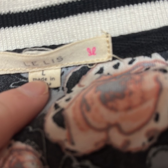 Beautiful blouse from stitch fix - Picture 2 of 3